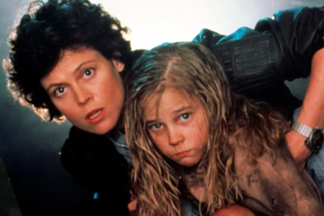 ALIENS, Sigourney Weaver, Carrie Henn, 1986, TM and Copyright © 20th Century Fox Film Corp. All righ