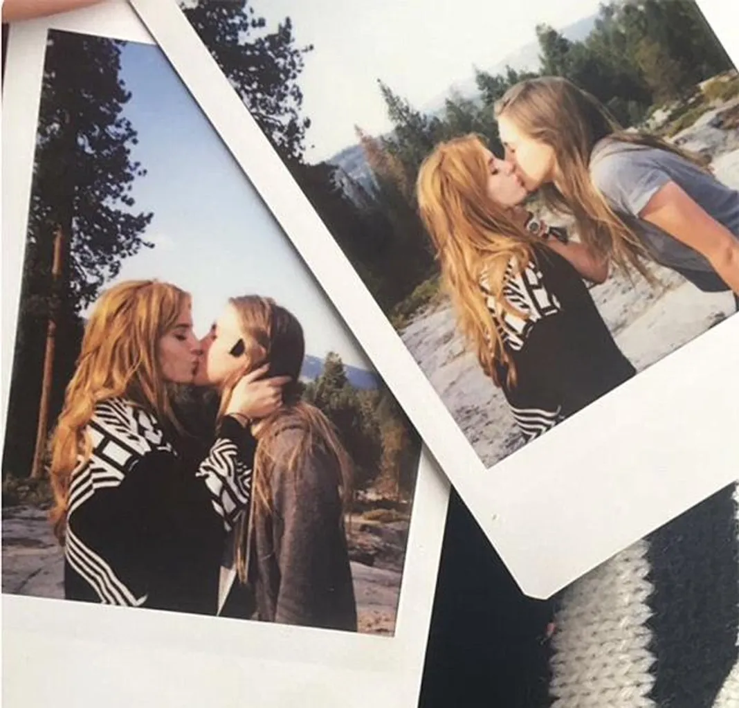 bella thorne kissing