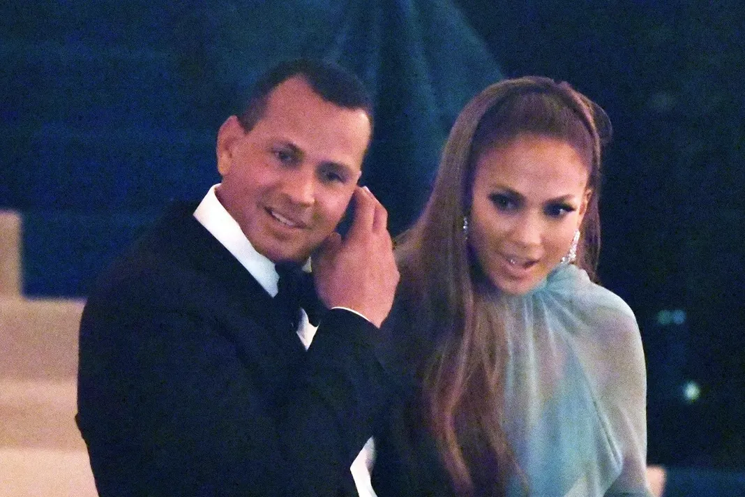 wenn_jenniferlopez_alexrodriguez_050517_1800x1200