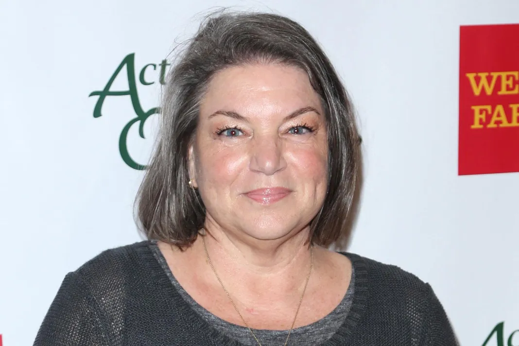 Communication on this topic: Mindy Cohn, mindy-cohn/ Discussion on this topic: Charlie Dore, mindy-cohn/