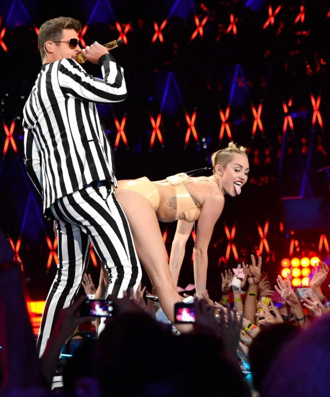 Miley Cyrus, Robin Thicke Miley Cyrus, Robin Thicke