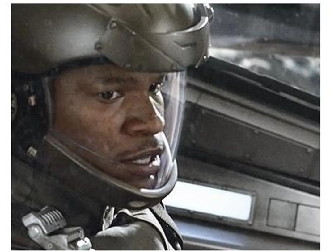 stealth-movie-stills-jamie-foxx_2443294-400x305-400x305.jpeg