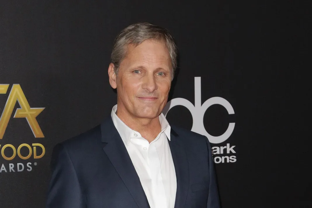 Viggo Mortensen apologizes for using N-word in panel discussion