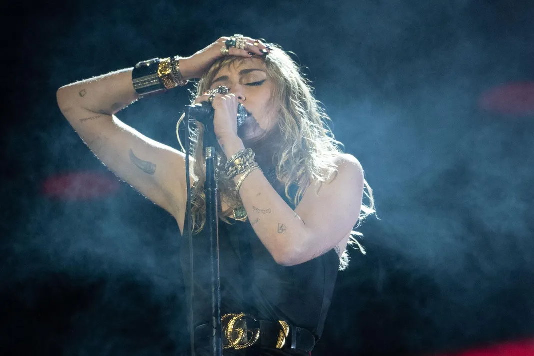 Miley Cyrus takes savage swipe at ex Liam Hemsworth while gushing about