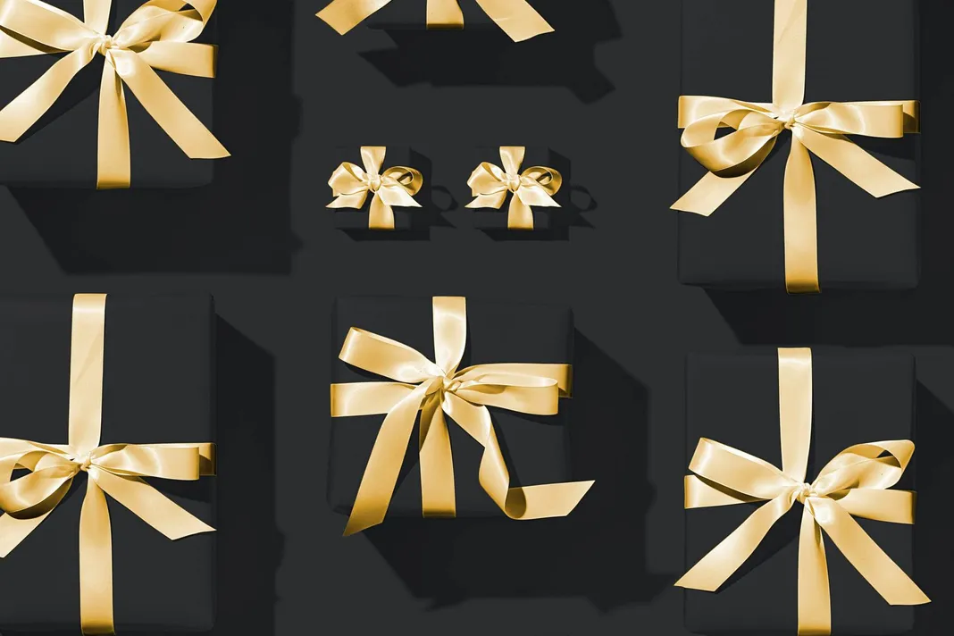 A Very Hollywood Gift Guide: 20+ Movie Gifts To Add To Your Wishlist - Vimarsana News