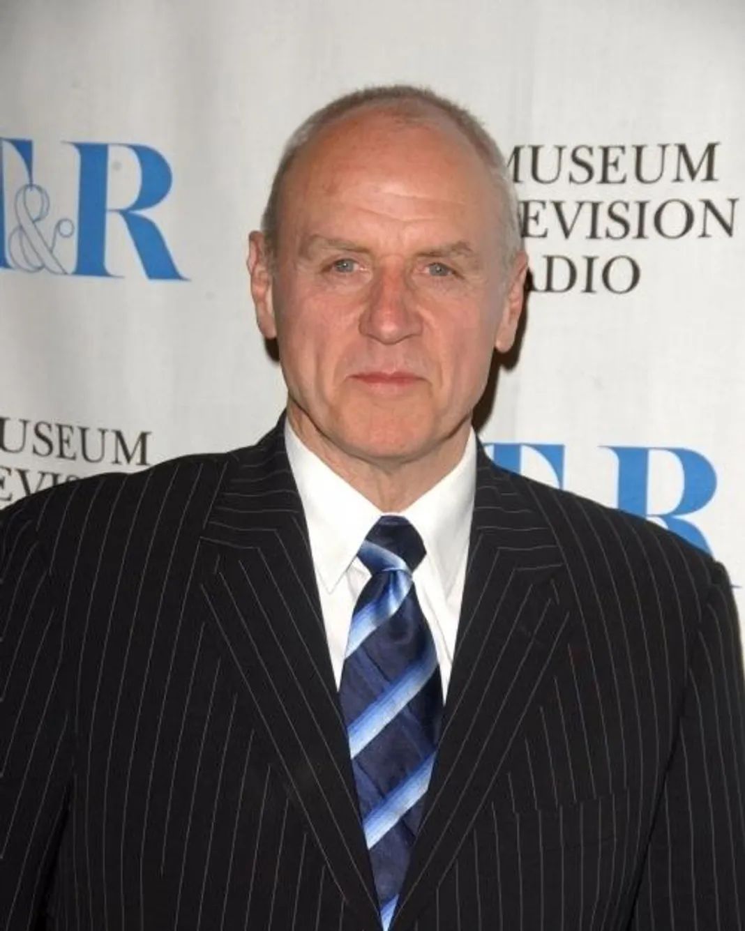 'LOST''s Alan Dale (aka Charles Widmore) Has Role in 'Once Upon a Time'
